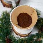 Kaffee Adventskalender "Filterkaffee" inkl. Keramik-Handfilter, 24 verschiedene Kaffee-Spezialitäten (gemahlen)